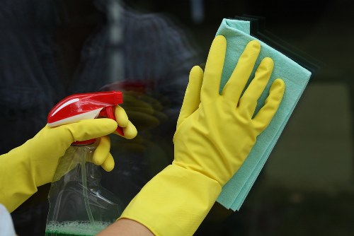 Professional carpet cleaner in Wandsworth treating a living room carpet